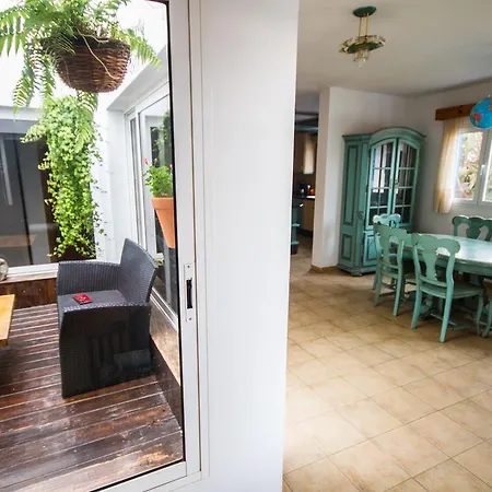 Surfhouse بيت ضيافة