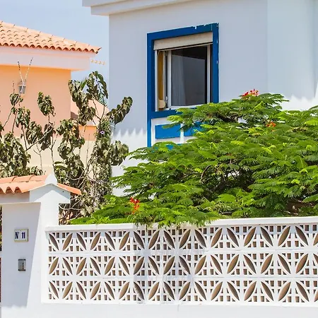 Surfhouse بيت ضيافة *