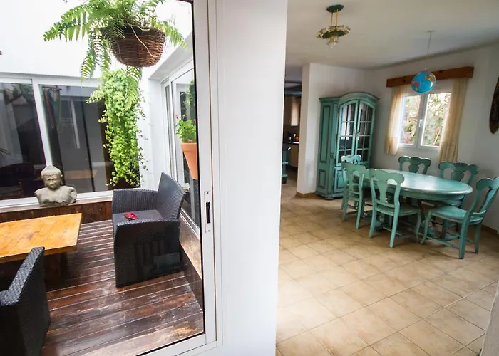 Surfhouse بيت ضيافة