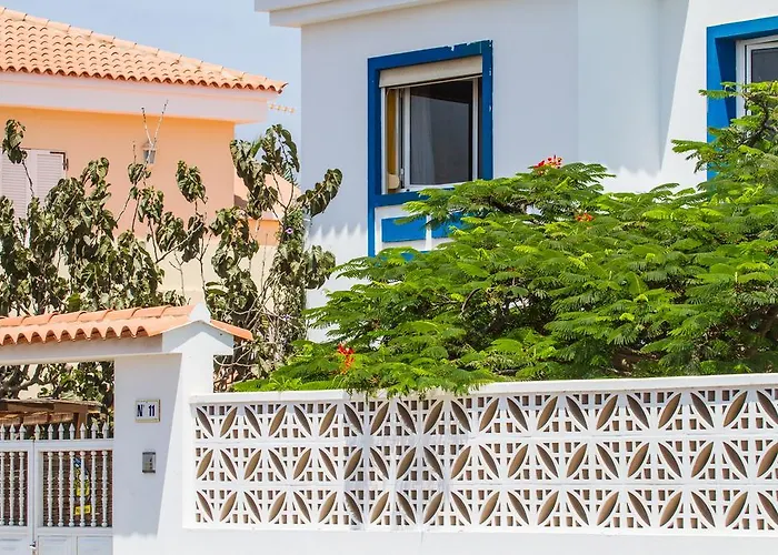 Surfhouse بيت ضيافة *