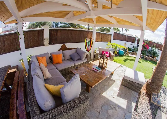 Surfhouse بيت ضيافة