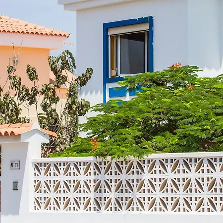 Surfhouse Πανσιόν *
