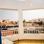 Surfhouse بيت ضيافة كوراليهو