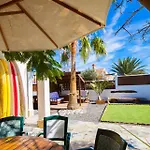 Surfhouse بيت ضيافة
